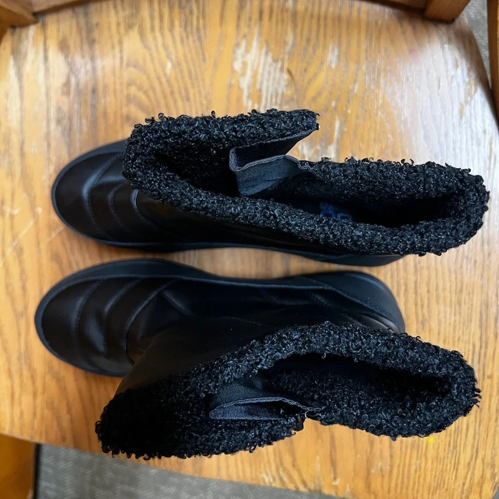 JBU Women's Black Winter Boots with Faux Fur Trim - Picture 4 of 7